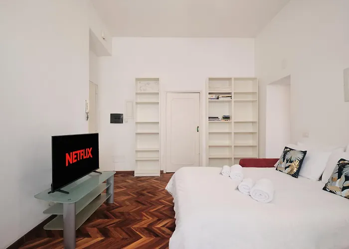5 Minutes From The Colosseo - Free Wi-fi & Netflix Rome