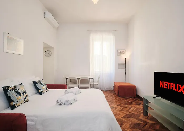 5 Minutes From The Colosseo - Free Wi-fi & Netflix